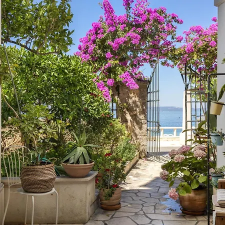 Beach Apartment شقة بودغورا